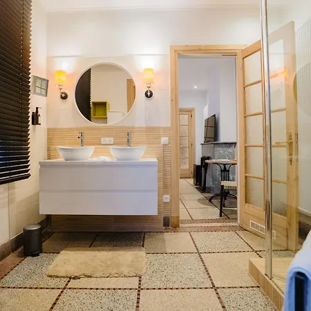 Circa 1929 Bed and Breakfast 4*