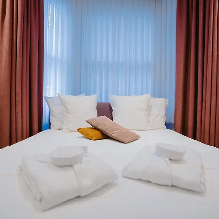 Bed and Breakfast Circa 1929 4*